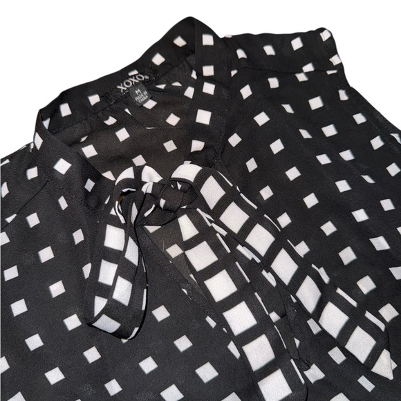 XOXO Shirt Womens Medium Black White Geometric Secretary Bow
Minimalist Neutral - Picture 8 of 12